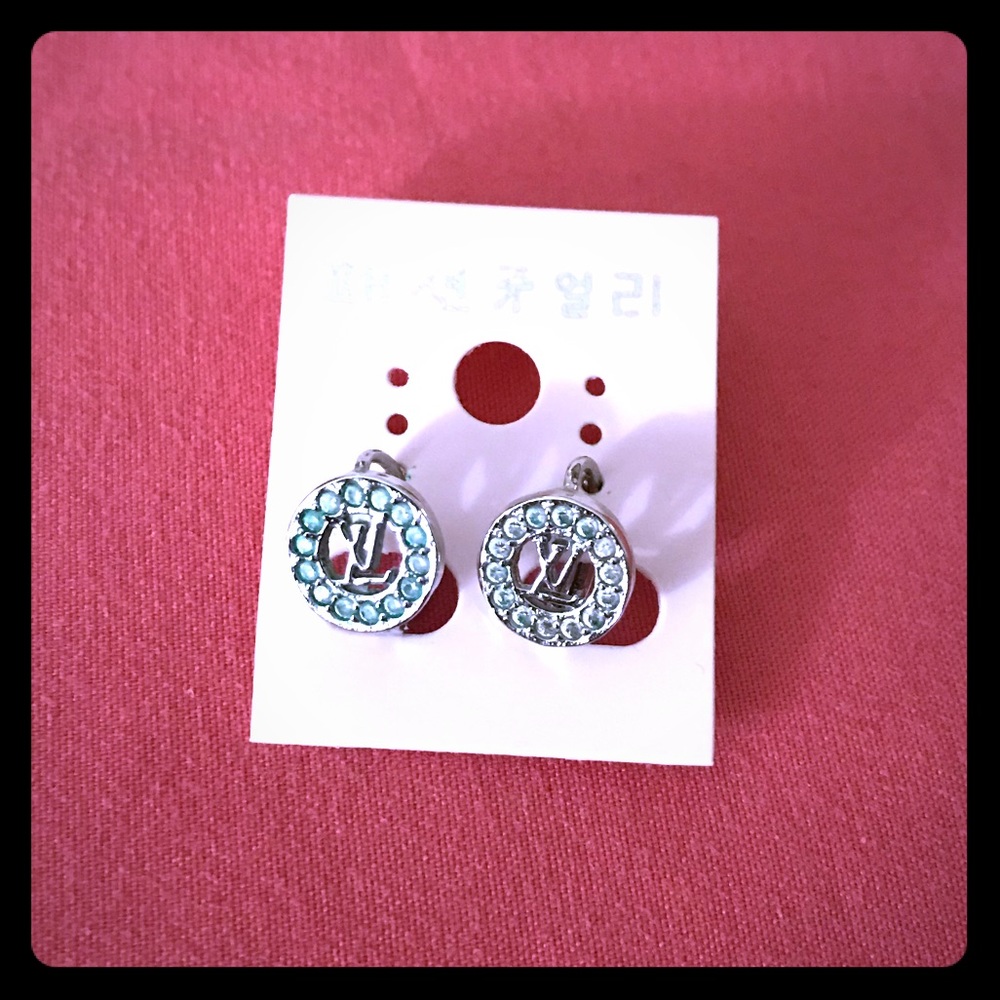 Fashion jewelry silver huggie earrings